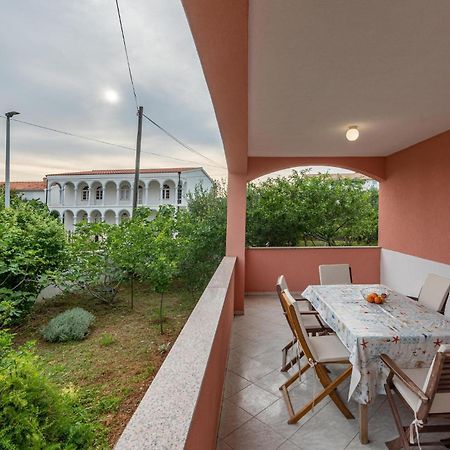 Lovely Apartment In Vir With Kitchen Exterior foto